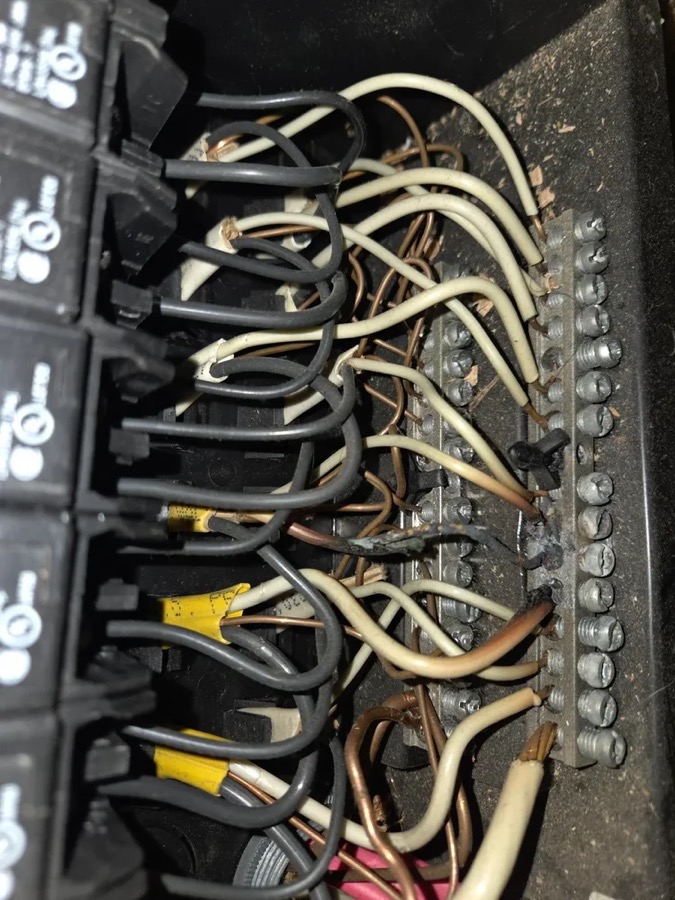 Burned neutral wire at the bus bar